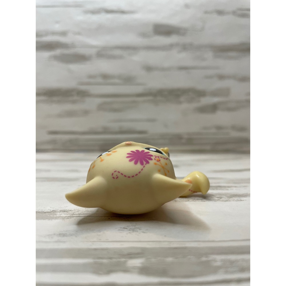 Littlest Pet Shop #1231 Lps Post Card Yellow/ Purple Flowers Sitting Cat. - Picture 6 of 8